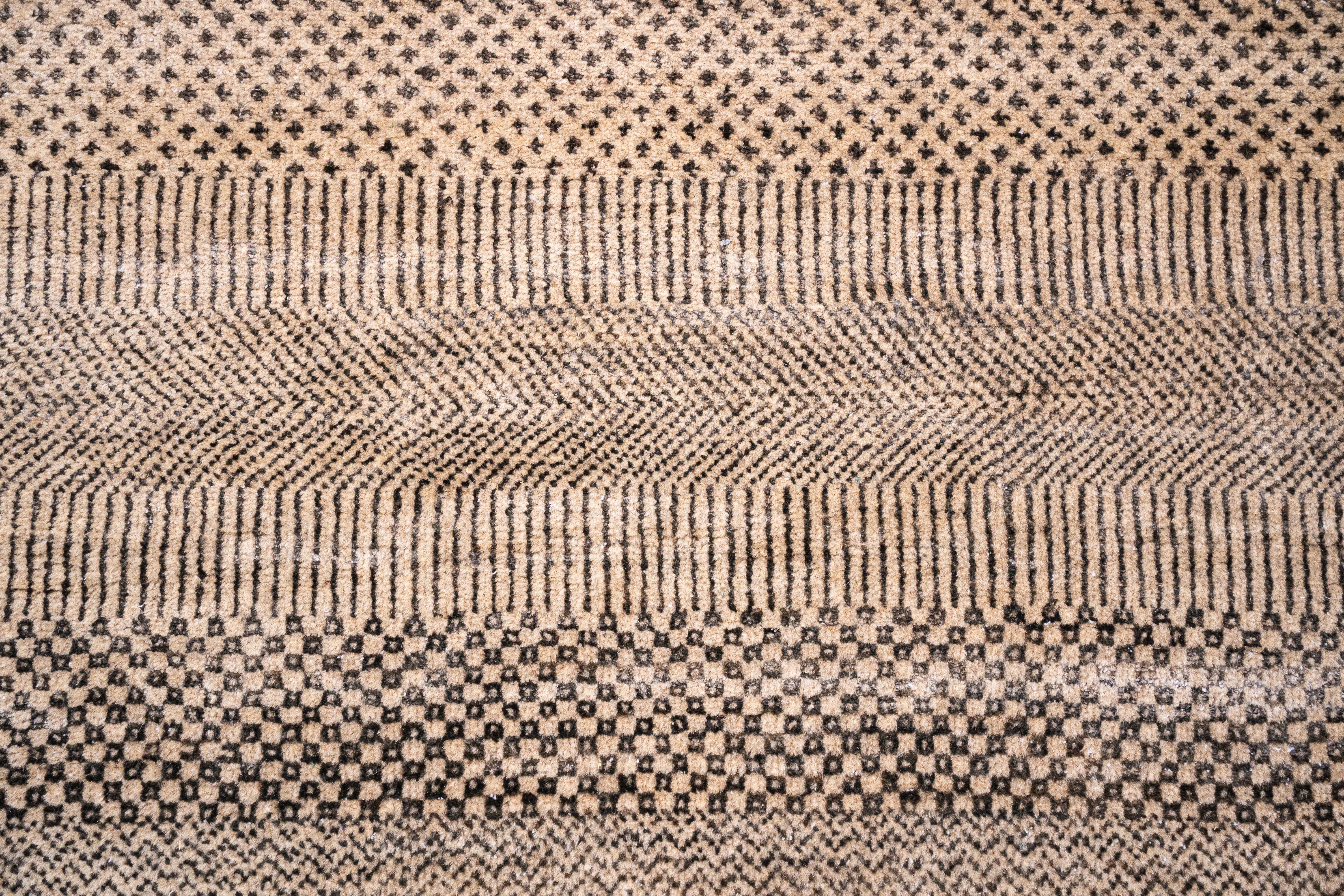 Handknotted Carpet, DIA - 111 MCN, Natural & Black